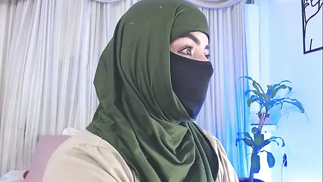 Snapshot of Uzra_hayed chatting on 10-13-25, 08:09 Uzra hayed online show from 10-13-25, 08:09