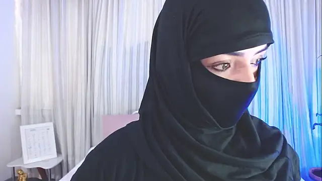 Snapshot of Uzra_hayed chatting on 10-23-25, 07:56 Uzra hayed online show from 10-23-25, 07:56