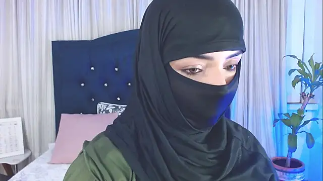 Snapshot of Uzra_hayed chatting on 12-04-25, 11:13 Uzra hayed online show from 12-04-25, 11:13