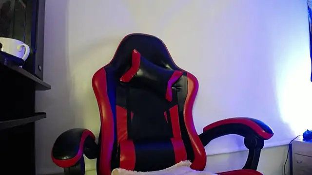 luly pink online show from 11-05-25, 04:01