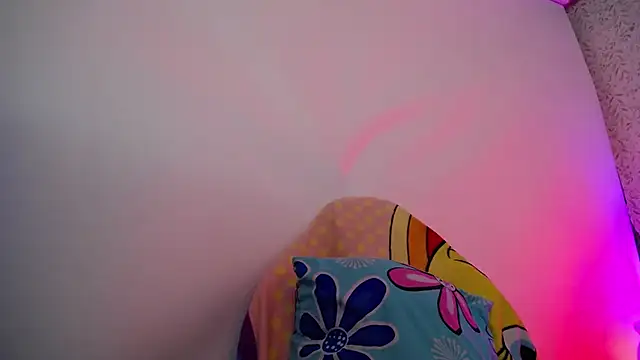 luly pink online show from 11-28-25, 04:04