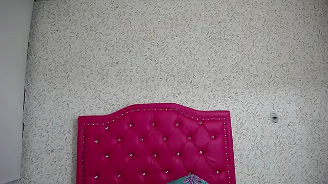 luly pink online show from 12-16-25, 04:06