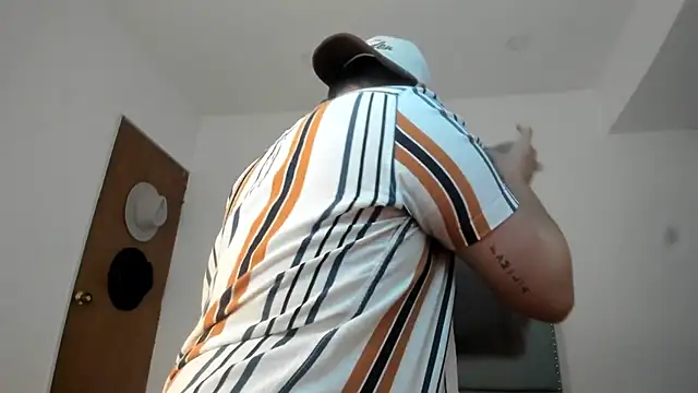 Snapshot of Latin_boy_surprisee chatting on 07-14-26, 12:24 Latin boy surprisee online show from 07-14-26, 12:24