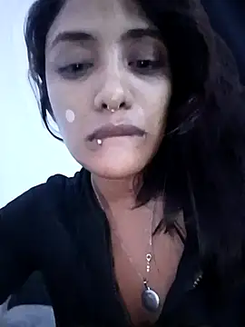 Snapshot of VictoireFeller chatting on 12-05-25, 06:00 VictoireFeller online show from 12-05-25, 06:00