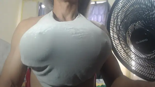 DanielaMuscleTS online show from 12-17-25, 07:20