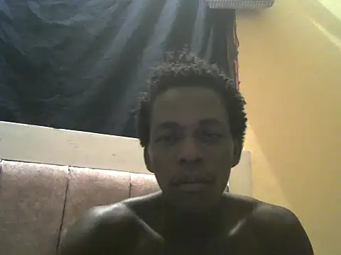 Snapshot of Bigras0011 chatting on 06-15-26, 01:35 Bigras0011 online show from 06-15-26, 01:35