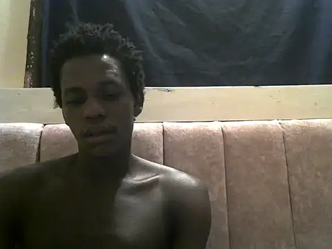 Snapshot of Bigras0011 chatting on 06-23-26, 04:43 Bigras0011 online show from 06-23-26, 04:43