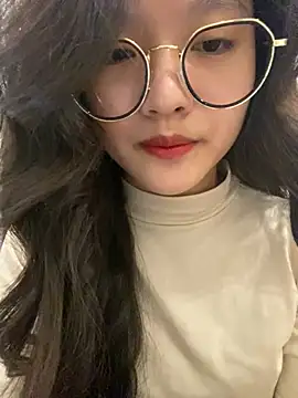 Krixxi22 online show from 12-18-24, 05:21