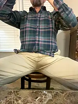 Snapshot of Realybigdill chatting on 12-18-25, 04:18 Realybigdill online show from 12-18-25, 04:18