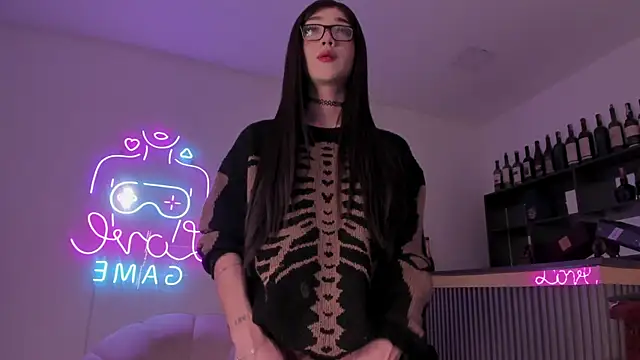 Bonnie Luxury online show from 10-23-25, 05:18