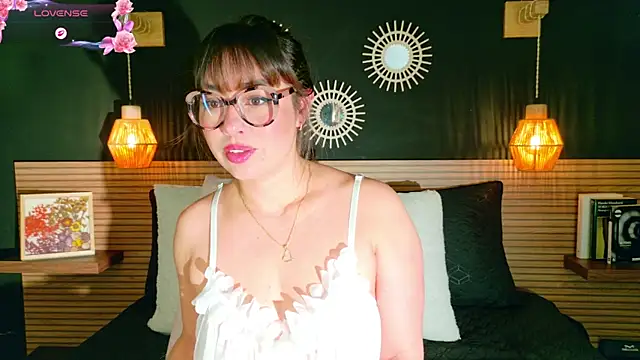 Snapshot of AnnaVictoria__ chatting on 05-31-26, 04:58 AnnaVictoria online show from 05-31-26, 04:58