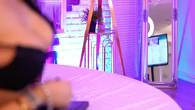 Snapshot of LoretteVega chatting on 02-08-25, 11:01 LoretteVega online show from 02-08-25, 11:01