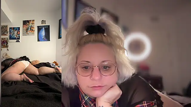 Snapshot of darlingashley chatting on 12-21-24, 05:58 darlingashley online show from 12-21-24, 05:58