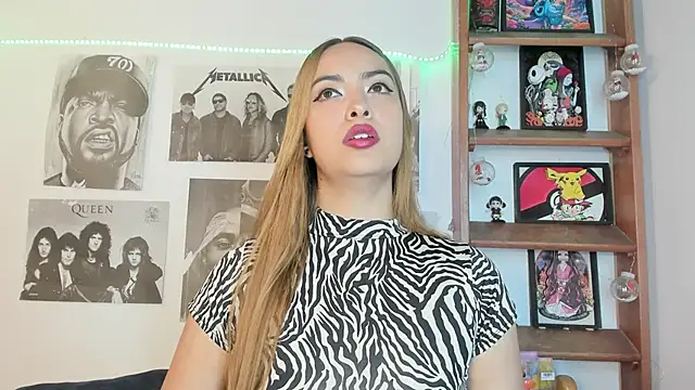 Snapshot of Meowlody chatting on 12-13-25, 11:54 Meowlody online show from 12-13-25, 11:54