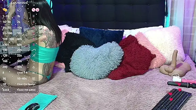 Hanna horny  online show from 12-18-25, 09:54