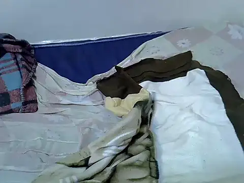 Snapshot of pointy_bloom chatting on 12-14-25, 10:20 pointy bloom online show from 12-14-25, 10:20