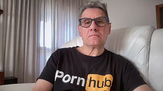 Snapshot of Britmi chatting on 02-15-26, 11:19 Britmi online show from 02-15-26, 11:19