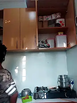 LOVELY-2BERRY online show from 03-18-26, 04:37