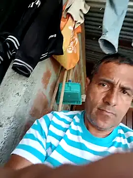 Snapshot of Janle_19c chatting on 12-14-25, 05:07 Janle 19c online show from 12-14-25, 05:07