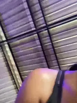 Snapshot of Berry_Bans chatting on 09-22-25, 08:22 Berry Bans online show from 09-22-25, 08:22