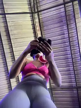 Snapshot of Berry_Bans chatting on 09-29-25, 05:18 Berry Bans online show from 09-29-25, 05:18