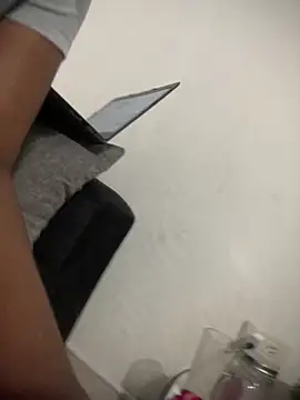 Snapshot of Berry_Bans chatting on 10-14-25, 12:50 Berry Bans online show from 10-14-25, 12:50