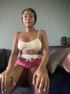 Snapshot of Berry_Bans chatting on 10-17-25, 11:35 Berry Bans online show from 10-17-25, 11:35