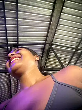 Snapshot of Berry_Bans chatting on 12-15-25, 05:17 Berry Bans online show from 12-15-25, 05:17