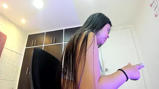 Snapshot of Charlotte_Ice1 chatting on 12-04-24, 01:53 Charlotte Ice1 online show from 12-04-24, 01:53