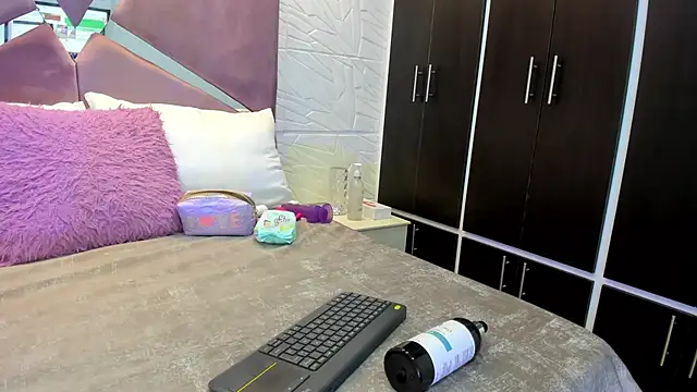 Snapshot of Charlotte_Ice1 chatting on 12-09-24, 06:57 Charlotte Ice1 online show from 12-09-24, 06:57