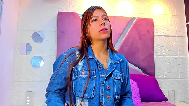 Charlotte Ice1 online show from 11-14-25, 04:06