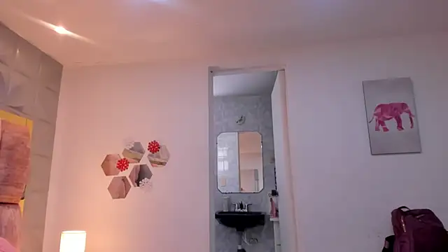 Charlotte Ice1 online show from 04-12-26, 03:50