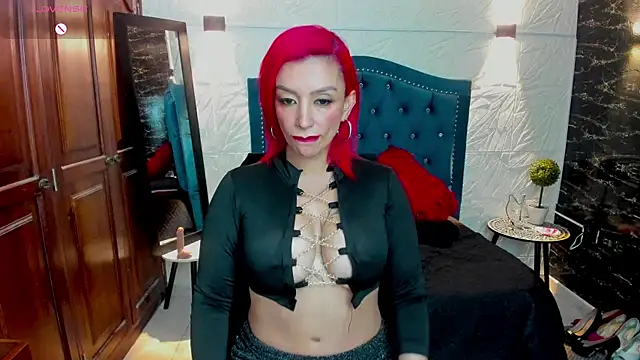 Snapshot of RedQueenMilf chatting on 10-13-25, 08:09 RedQueenMilf online show from 10-13-25, 08:09