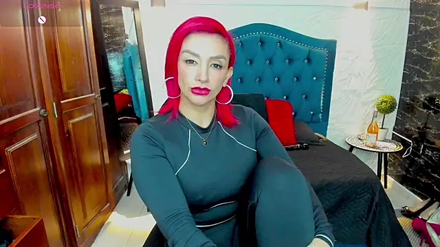 Snapshot of RedQueenMilf chatting on 10-17-25, 11:18 RedQueenMilf online show from 10-17-25, 11:18