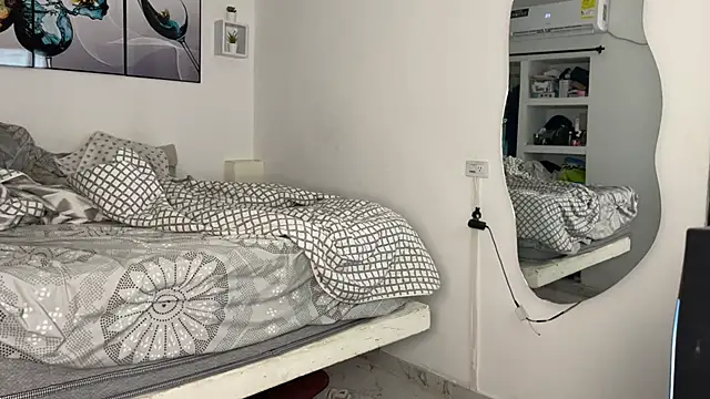 wendy alejo1712 online show from 10-28-25, 10:56