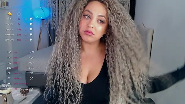 Snapshot of _Just_a_queen_3 chatting on 10-17-25, 05:04  Just a queen 3 online show from 10-17-25, 05:04