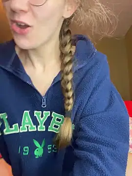 Snapshot of sage__marie chatting on 09-29-25, 10:09 sage marie online show from 09-29-25, 10:09