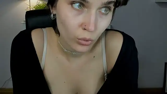 Snapshot of sarah_perfect chatting on 05-21-26, 12:34 sarah perfect online show from 05-21-26, 12:34