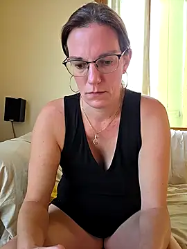 SpiceLea online show from 09-17-25, 04:19