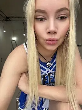 Bestie Online online show from 06-16-26, 06:49