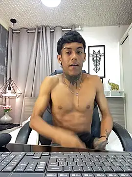 Snapshot of Alan_Cute18 chatting on 02-11-26, 12:43 Alan Cute18 online show from 02-11-26, 12:43