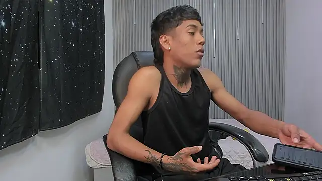 Snapshot of Alan_Cute18 chatting on 02-12-26, 01:28 Alan Cute18 online show from 02-12-26, 01:28