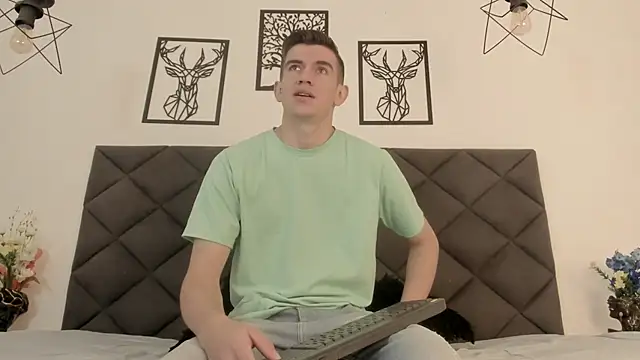 Snapshot of MikaelSlow chatting on 02-17-25, 04:20 MikaelSlow online show from 02-17-25, 04:20