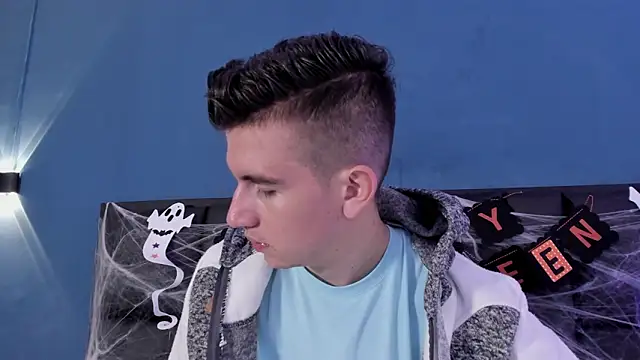 Snapshot of MikaelSlow chatting on 10-23-25, 04:01 MikaelSlow online show from 10-23-25, 04:01