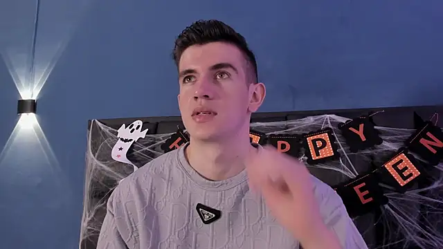 Snapshot of MikaelSlow chatting on 10-24-25, 03:47 MikaelSlow online show from 10-24-25, 03:47