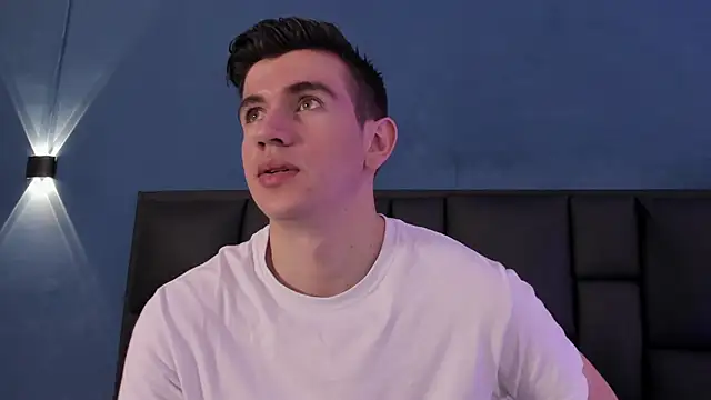 Snapshot of MikaelSlow chatting on 11-02-25, 10:23 MikaelSlow online show from 11-02-25, 10:23