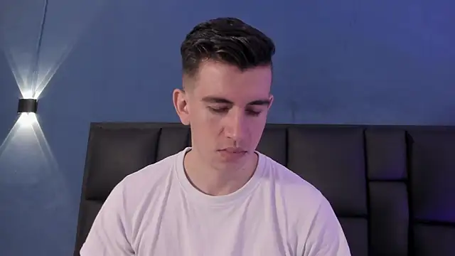 Snapshot of MikaelSlow chatting on 11-06-25, 03:51 MikaelSlow online show from 11-06-25, 03:51