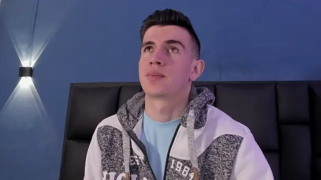 Snapshot of MikaelSlow chatting on 11-07-25, 04:01 MikaelSlow online show from 11-07-25, 04:01