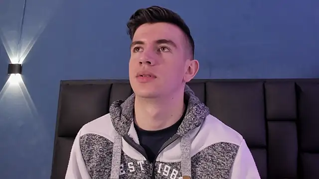 Snapshot of MikaelSlow chatting on 11-08-25, 04:56 MikaelSlow online show from 11-08-25, 04:56