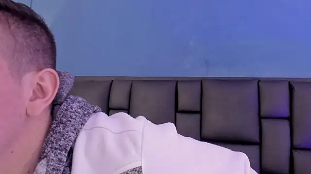 Snapshot of MikaelSlow chatting on 11-11-25, 03:39 MikaelSlow online show from 11-11-25, 03:39